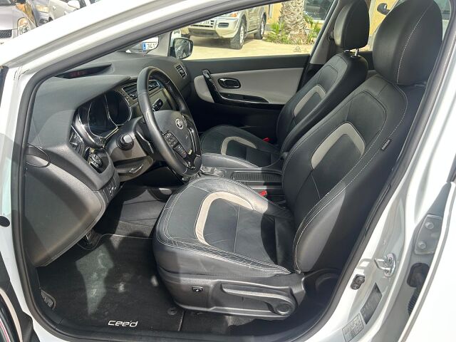 KIA CEE'D EMOTION 1.6 CRDI AUTO SPANISH LHD IN SPAIN 76000 MILES SUPERB 2014